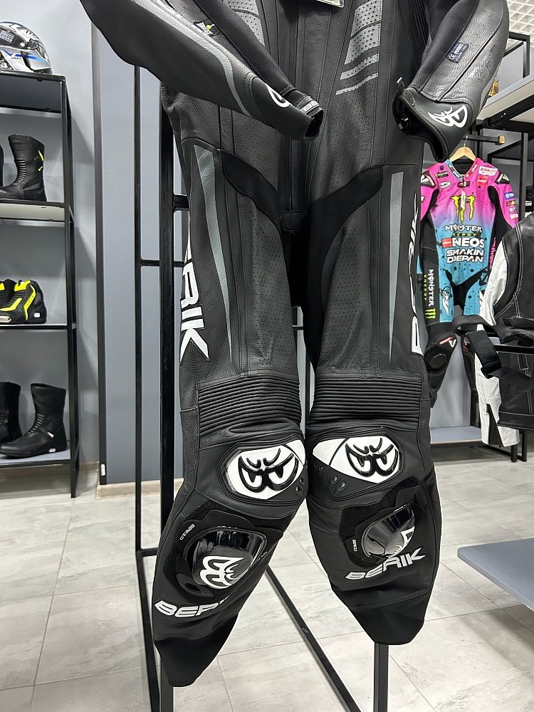 Мотокомбинезон Berik 2