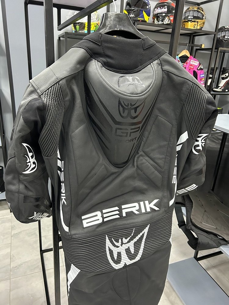 Мотокомбинезон Berik 3