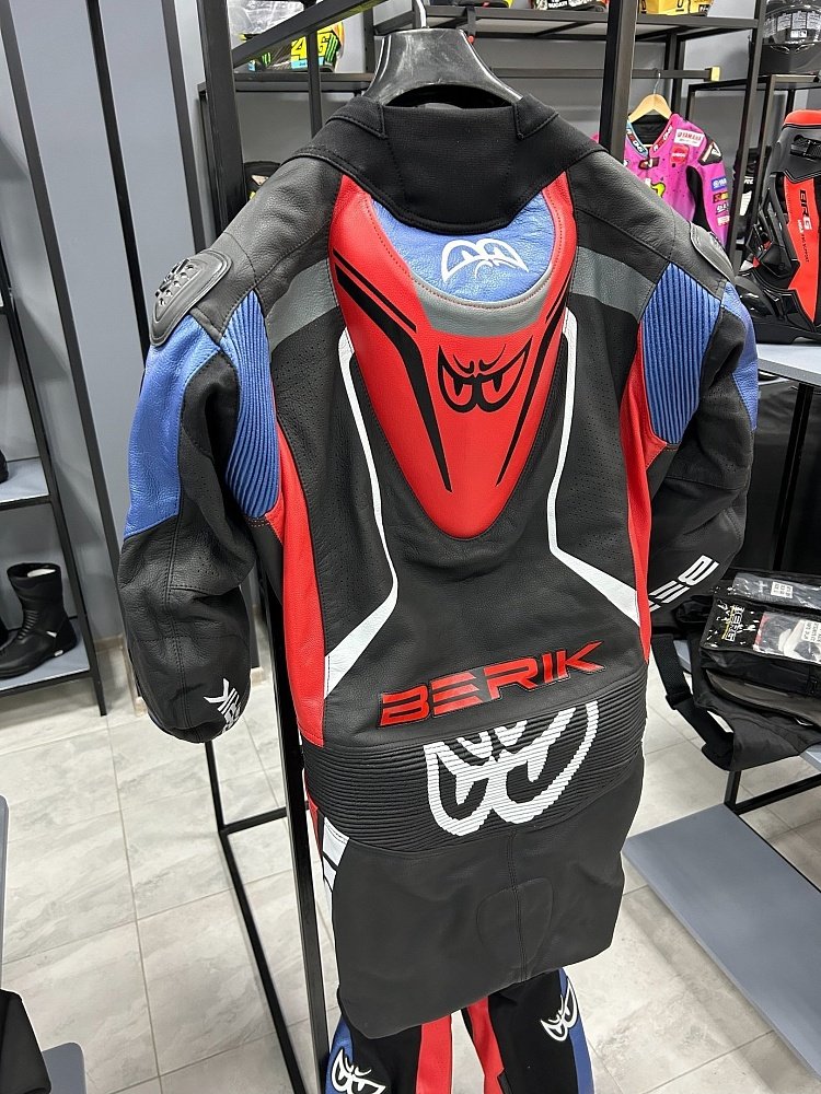 Мотокомбинезон Berik 3