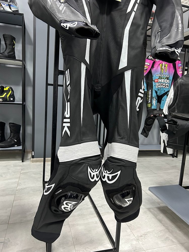 Мотокомбинезон Berik 3